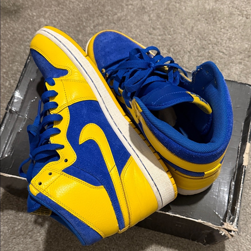 Air Jordan 1 High OG Laney - Picture 4 of 6